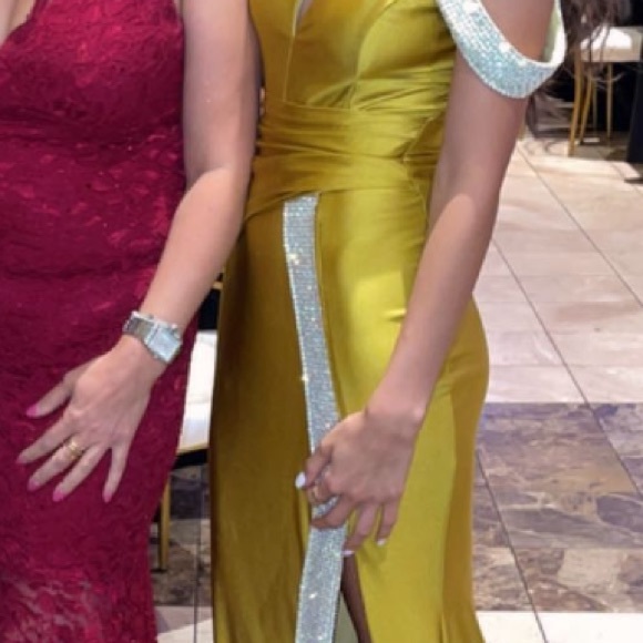 Yellow/mustard dress with stones on - Picture 3 of 6